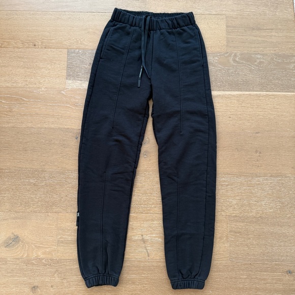 On Club Pants - Picture 2 of 5